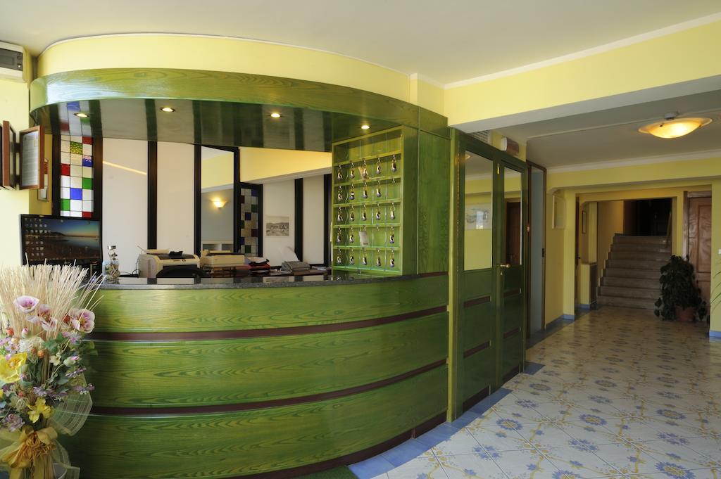 Hotel Delfino ไลเกวญา ภายนอก รูปภาพ