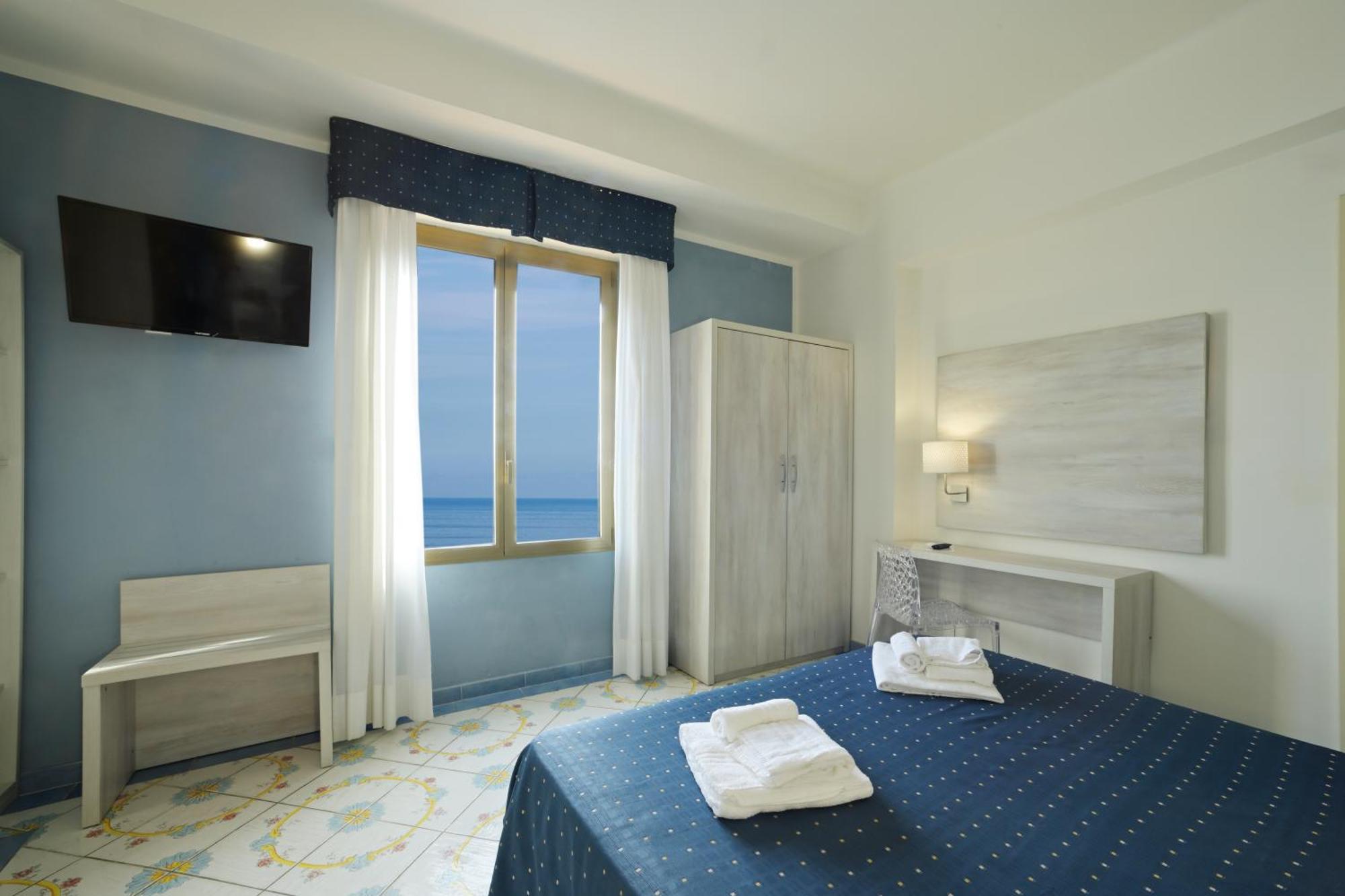 Hotel Delfino ไลเกวญา ภายนอก รูปภาพ