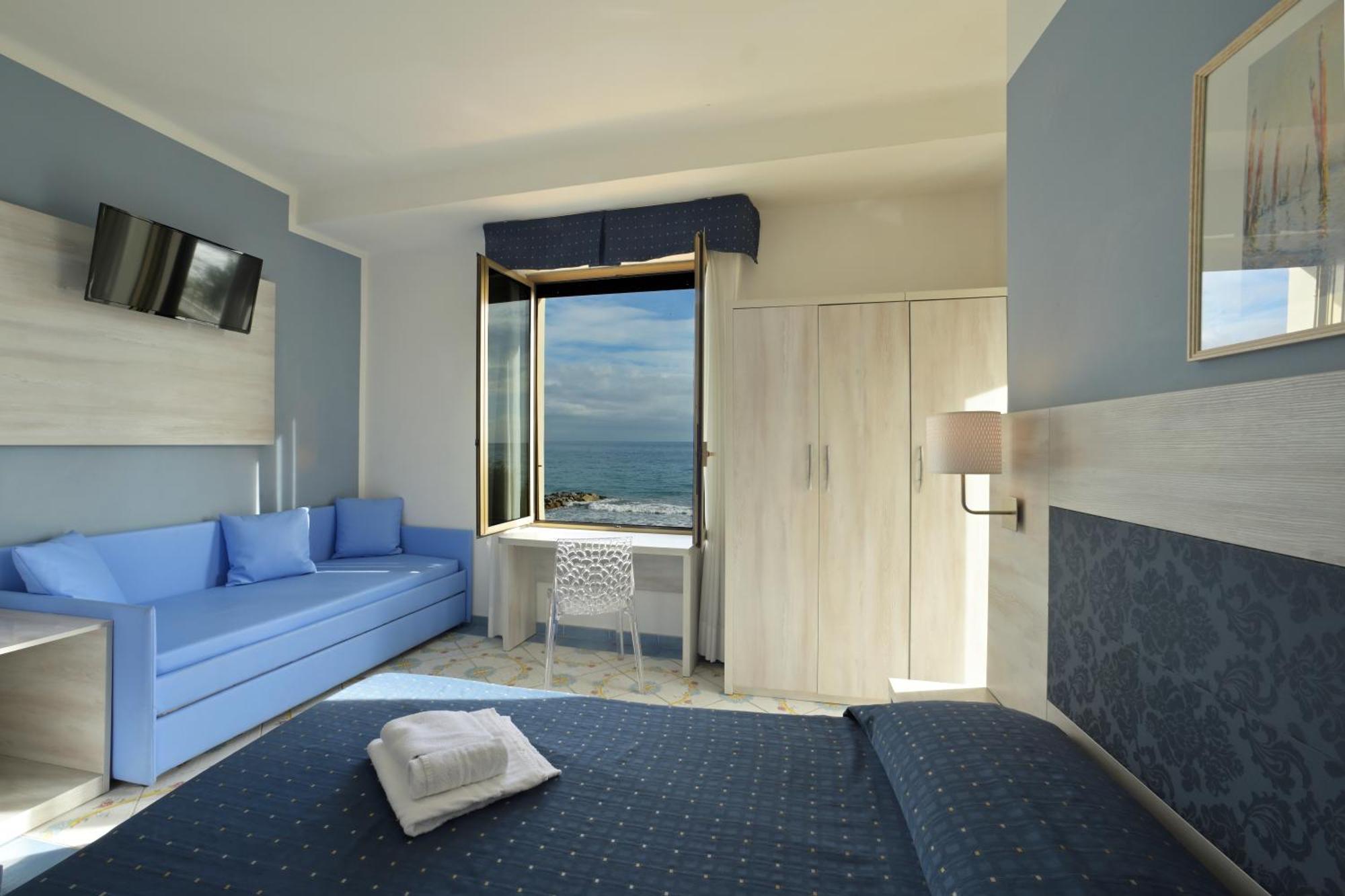 Hotel Delfino ไลเกวญา ภายนอก รูปภาพ