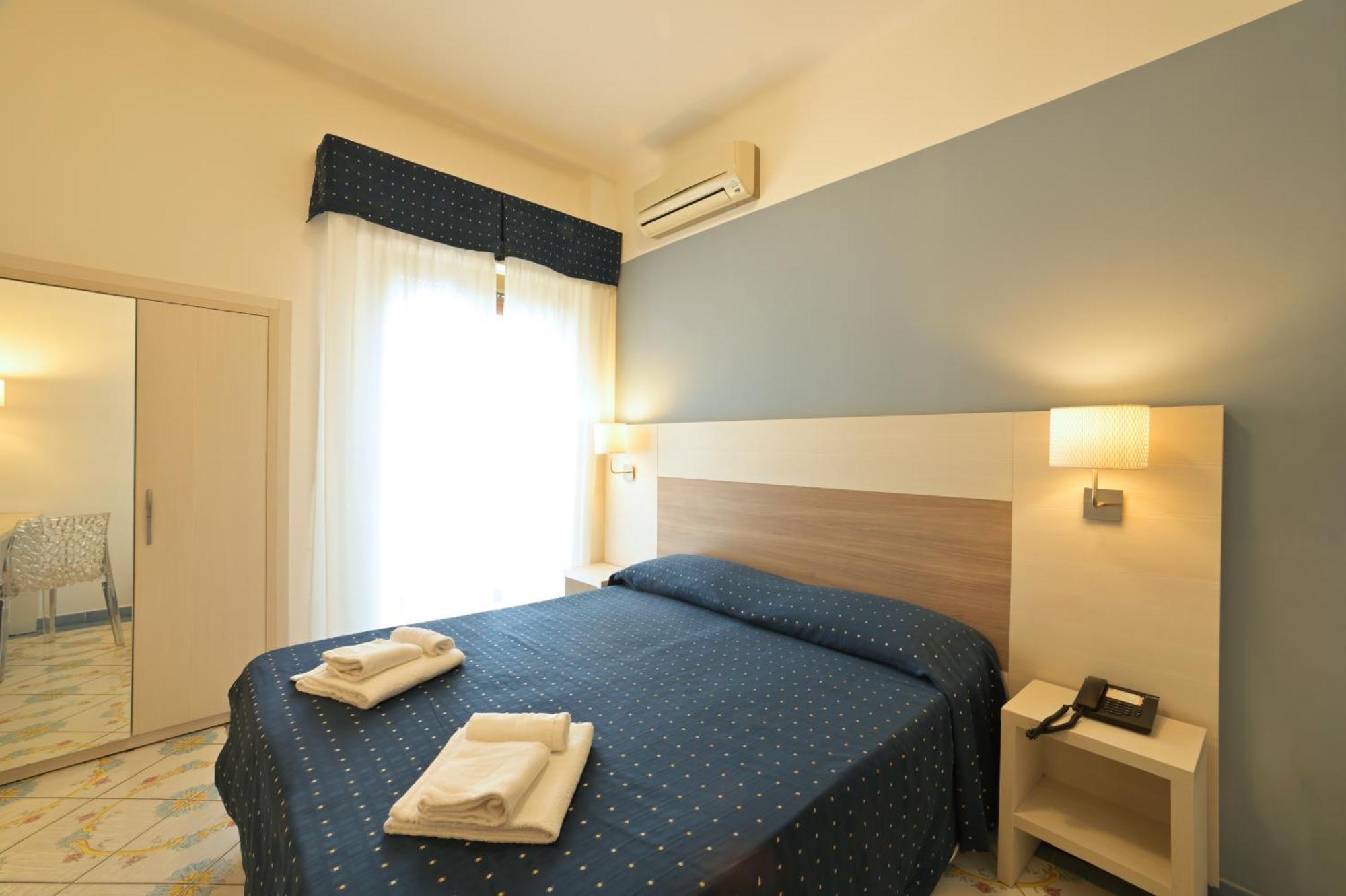 Hotel Delfino ไลเกวญา ภายนอก รูปภาพ