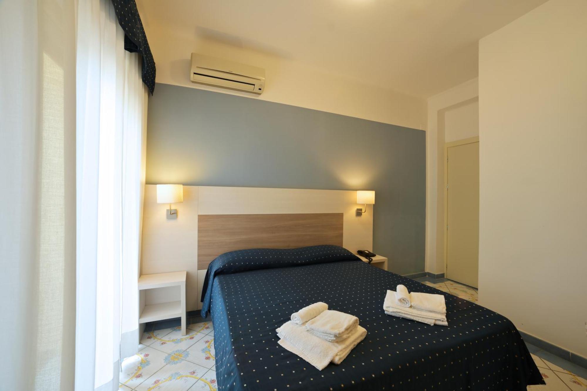 Hotel Delfino ไลเกวญา ภายนอก รูปภาพ