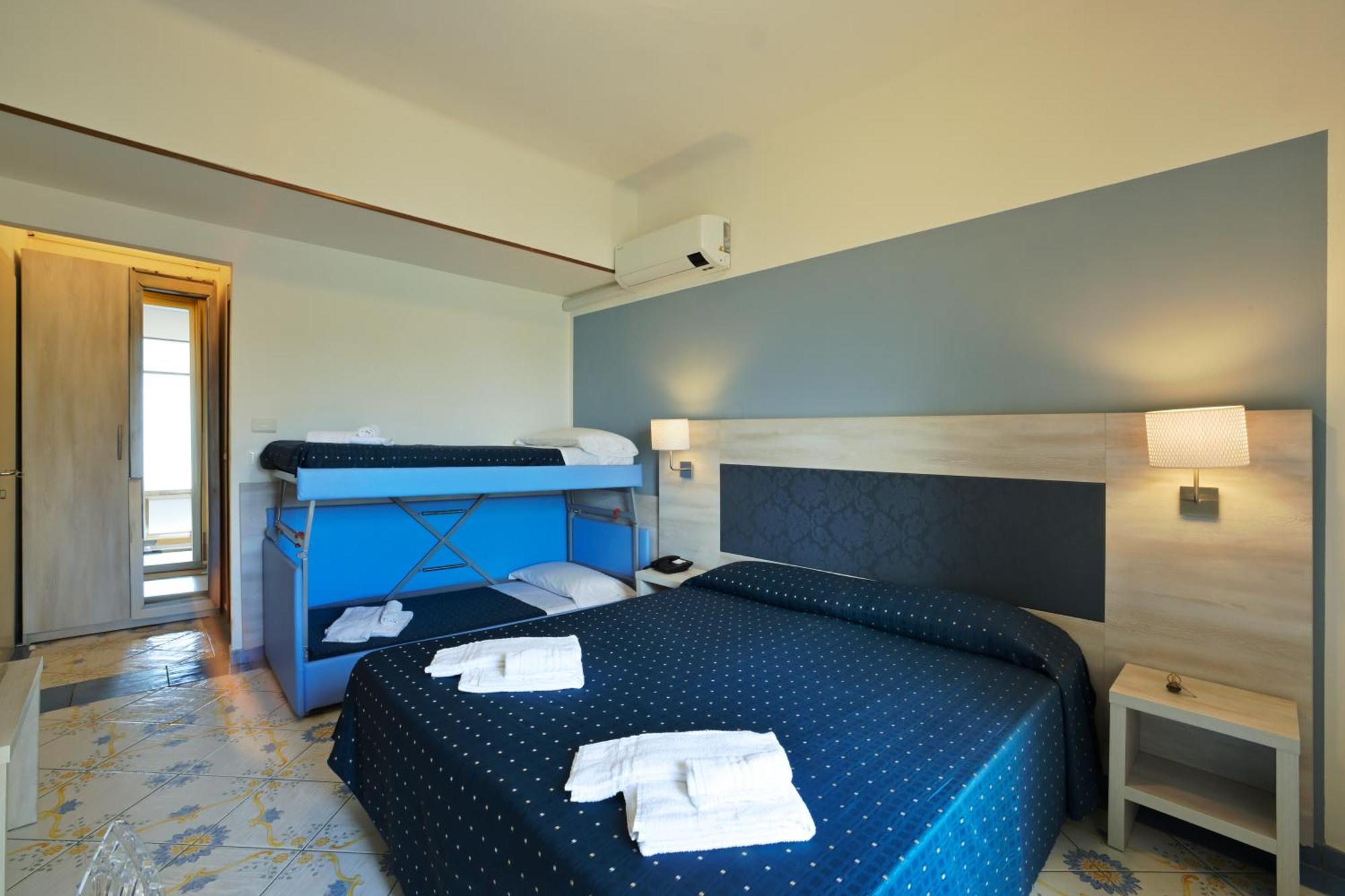 Hotel Delfino ไลเกวญา ภายนอก รูปภาพ