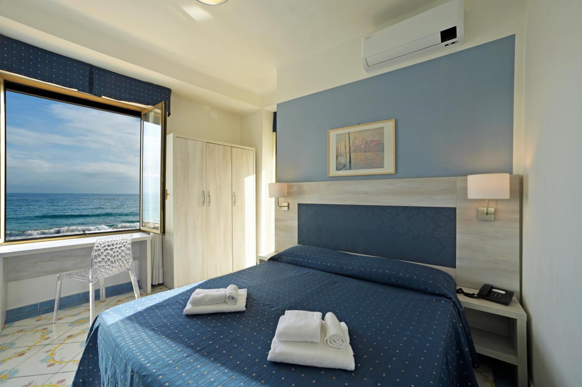 Hotel Delfino ไลเกวญา ภายนอก รูปภาพ