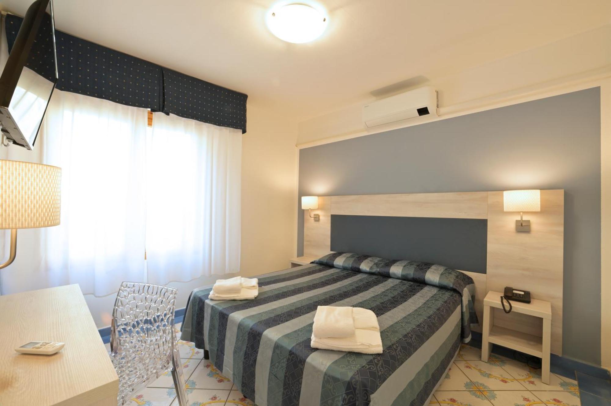 Hotel Delfino ไลเกวญา ภายนอก รูปภาพ