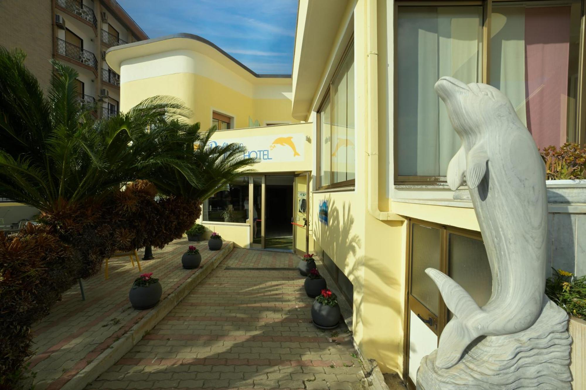 Hotel Delfino ไลเกวญา ภายนอก รูปภาพ
