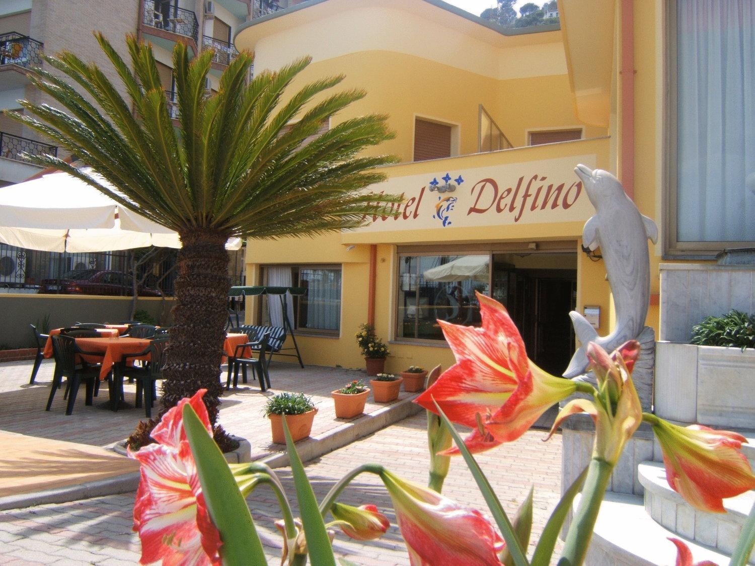 Hotel Delfino ไลเกวญา ภายนอก รูปภาพ
