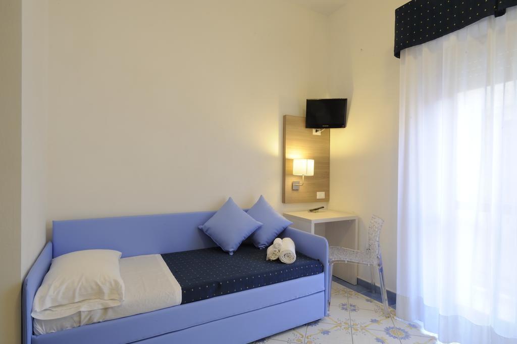Hotel Delfino ไลเกวญา ภายนอก รูปภาพ