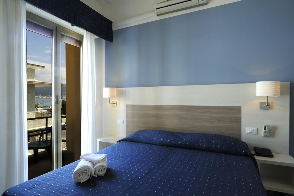 Hotel Delfino ไลเกวญา ภายนอก รูปภาพ