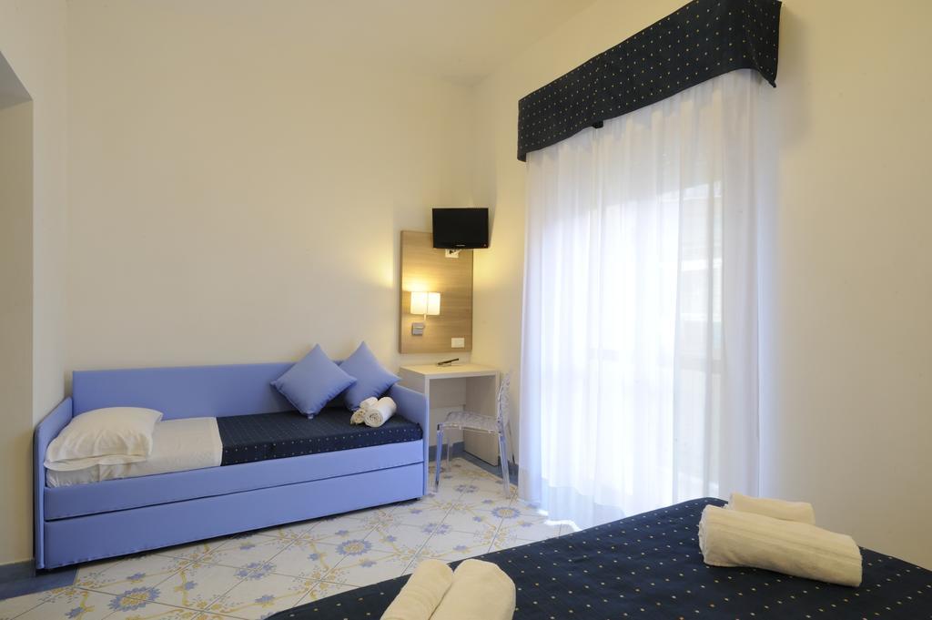 Hotel Delfino ไลเกวญา ภายนอก รูปภาพ